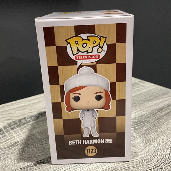 Funko Pop! Television | The Queen’s Gambit #1123: Beth Harmon (Final Game) - Picture 4 of 8
